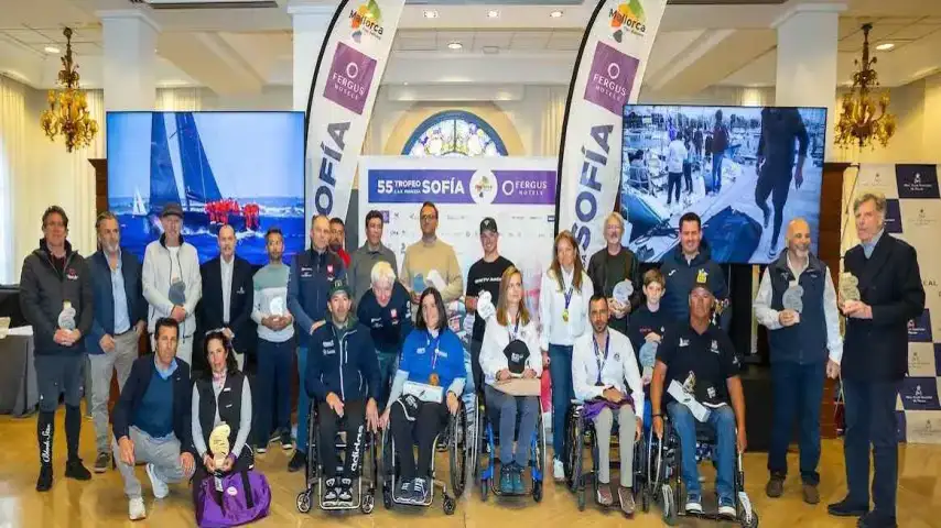 Sofia, giorno bianco 879 regatists iniziare la candela olimpica