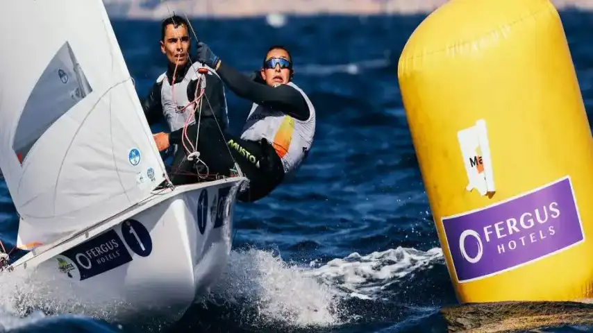 Principessa Sofia Trofeo di Fergus la flotta olimpica raggiunge l'equatore
